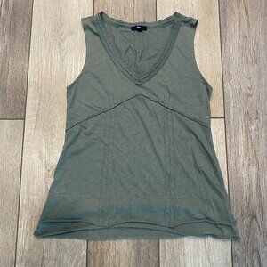 Women's Gap sleeveless top size medium
